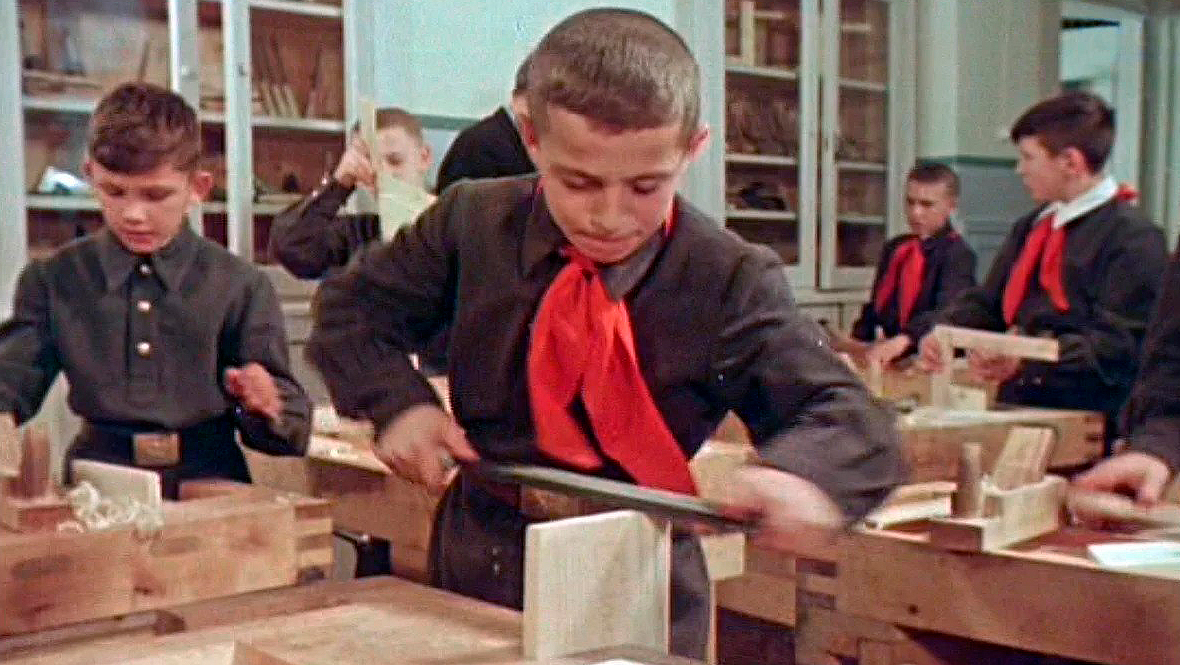 Школьники 1950-х на уроке труда