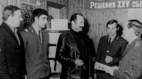 К мэтру советского детектива Аркадию Адамову тоже повышенное внимание милиционеров