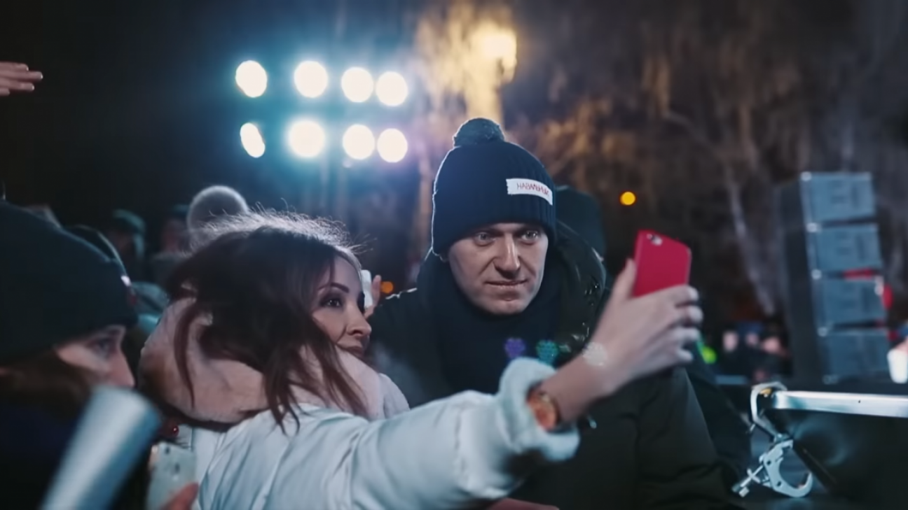 Кадр из фильма "Навальный"