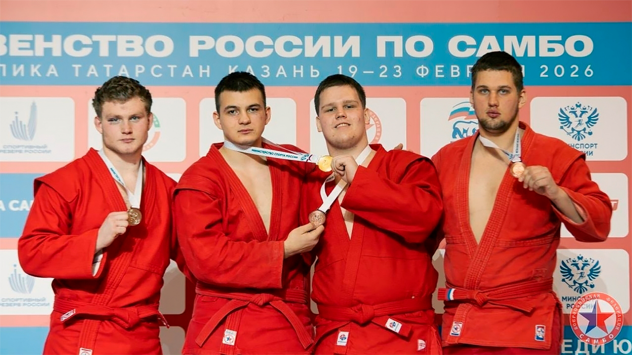 Роман Спориш - второй справа