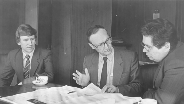 На фото слева направо: Владимир Кореньков, Рудольф Позе, Игорь Пузынин. 1990 год
